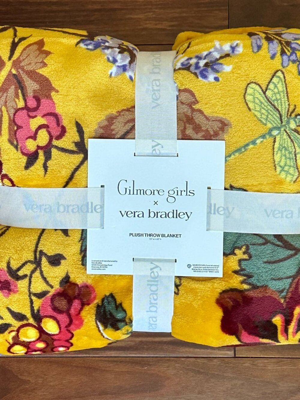 VERA BRADLEY X GILMORE GIRLS PLUSH THROW BLANKET:NWT GILMORE GIRLS AUTUMN - Picture 3 of 10
